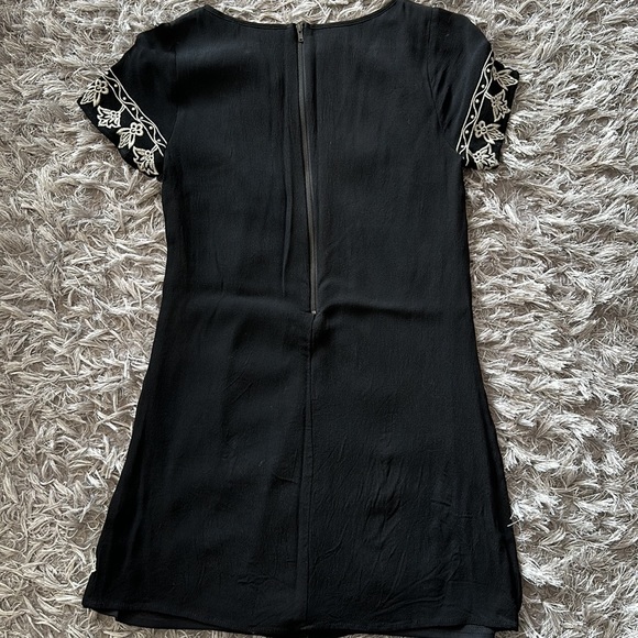 Lulu’s zip up dress - Picture 3 of 3